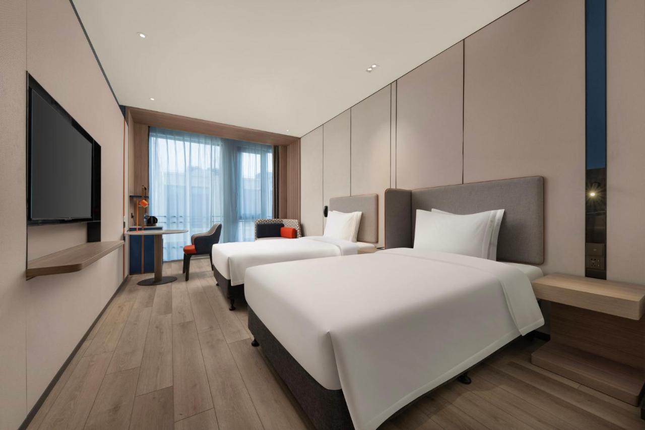 Holiday Inn Express Shanghai Pujiang By Ihg Exterior photo