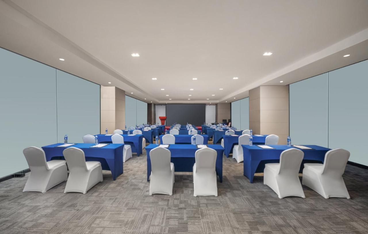 Holiday Inn Express Shanghai Pujiang By Ihg Exterior photo