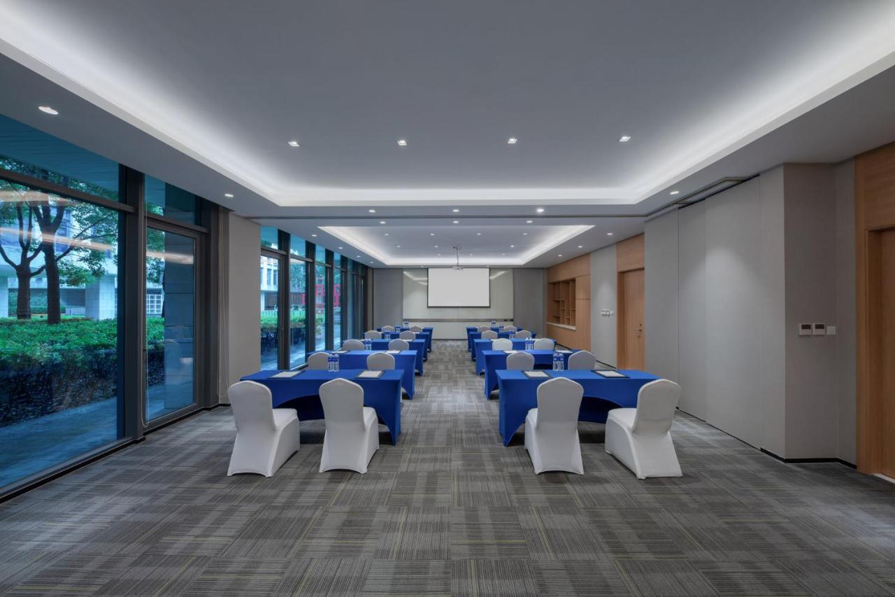 Holiday Inn Express Shanghai Pujiang By Ihg Exterior photo