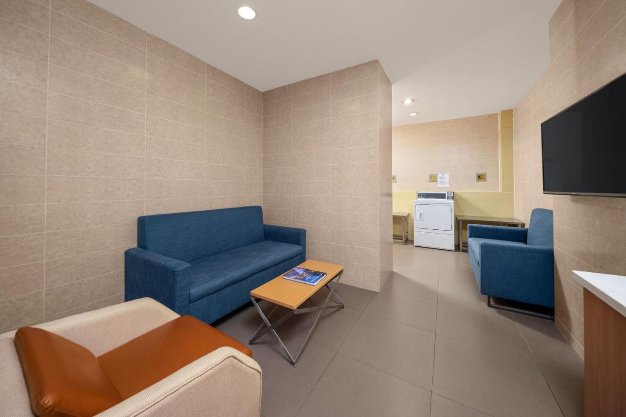 Holiday Inn Express Shanghai Pujiang By Ihg Exterior photo